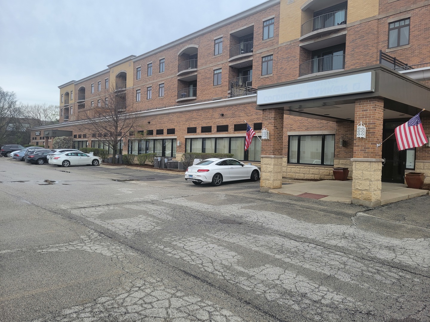 6400 N Northwest Highway 312-823-3658 Property Photo 1