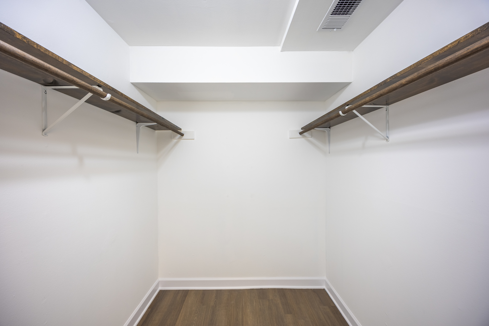 450 Raintree Court 2b Property Photo 15