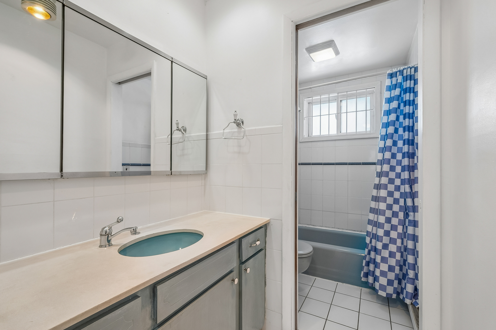 6359 N Ridge Avenue 206 Property Photo 16