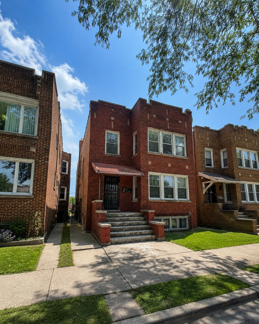 8119 S South Shore Drive G Property Photo 1
