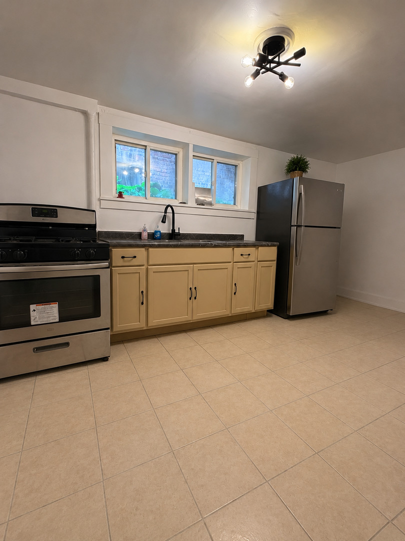 8119 S South Shore Drive G Property Photo 5