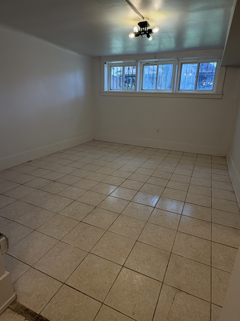 8119 S South Shore Drive G Property Photo 7