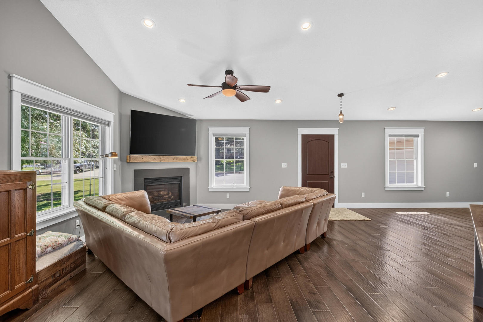1825 Pineo Grove Lane Property Photo 8