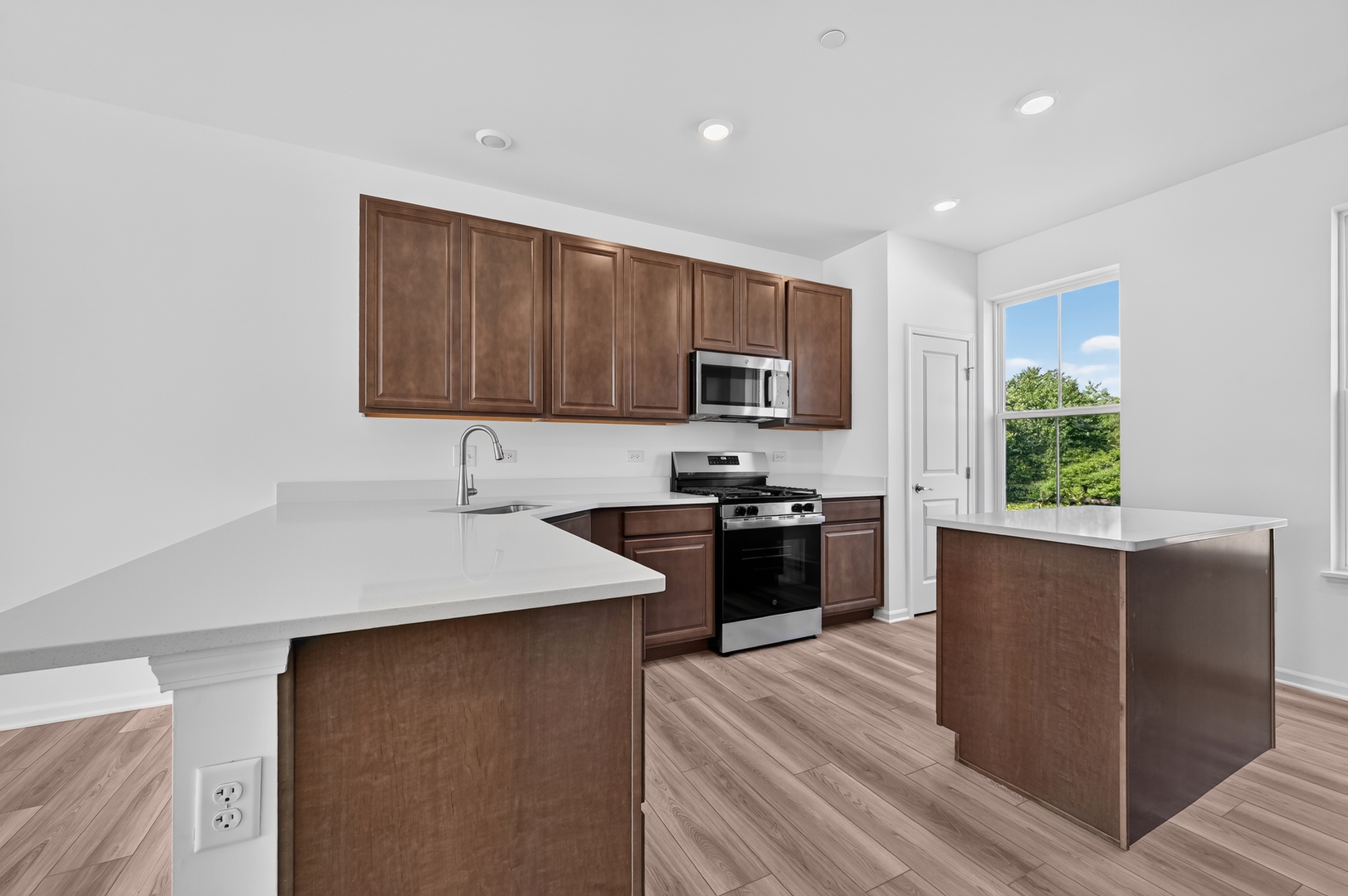 164 E Berkshire Drive Property Photo 4