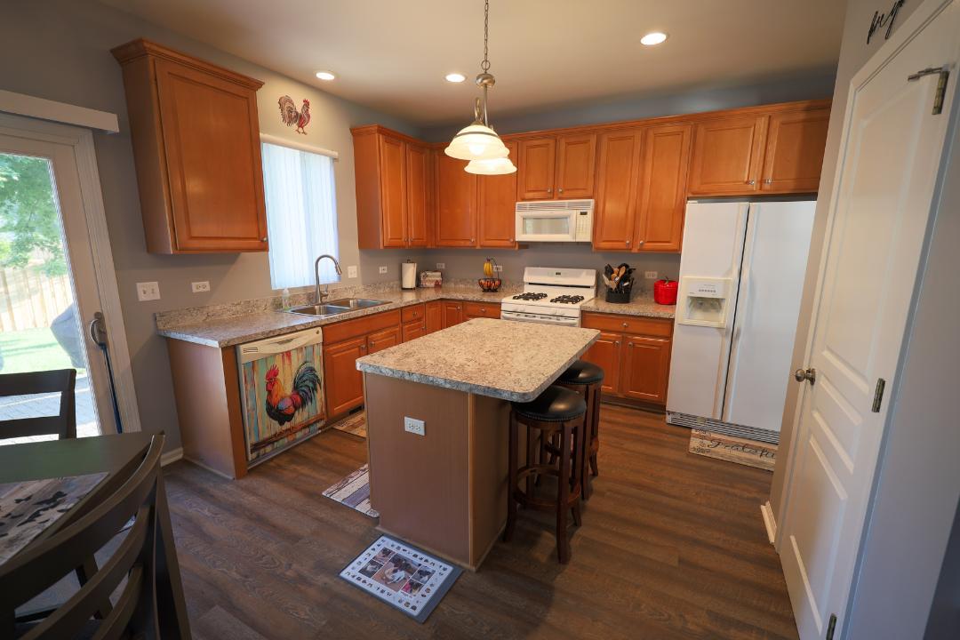 25133 W Gates Lane Property Photo 5