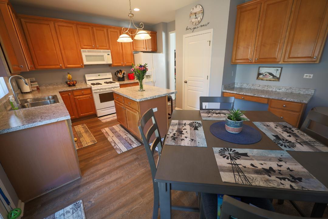 25133 W Gates Lane Property Photo 6