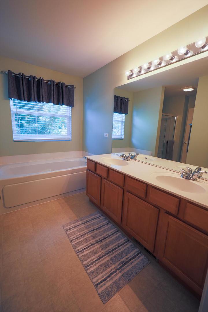 25133 W Gates Lane Property Photo 13