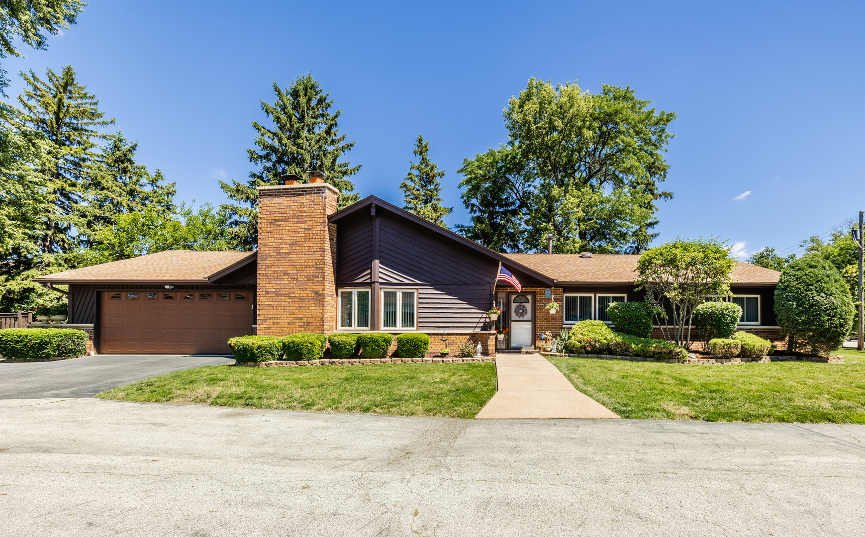 1312 N River Road Property Photo 1