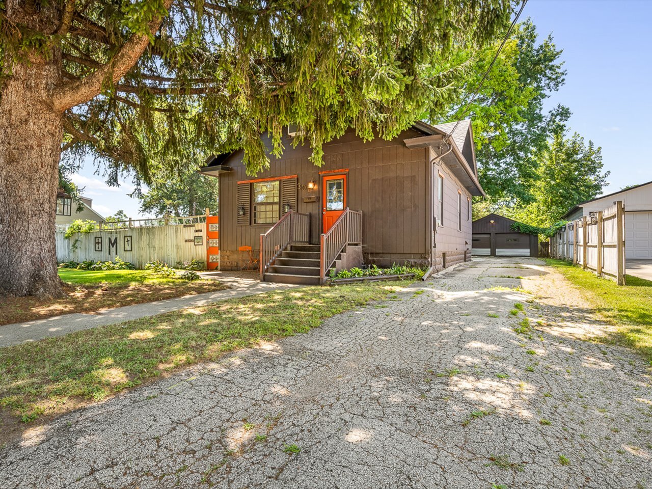301 Grand Avenue Property Photo 1