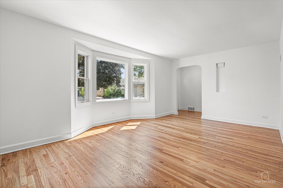 2114 N 74th Avenue Property Photo 5