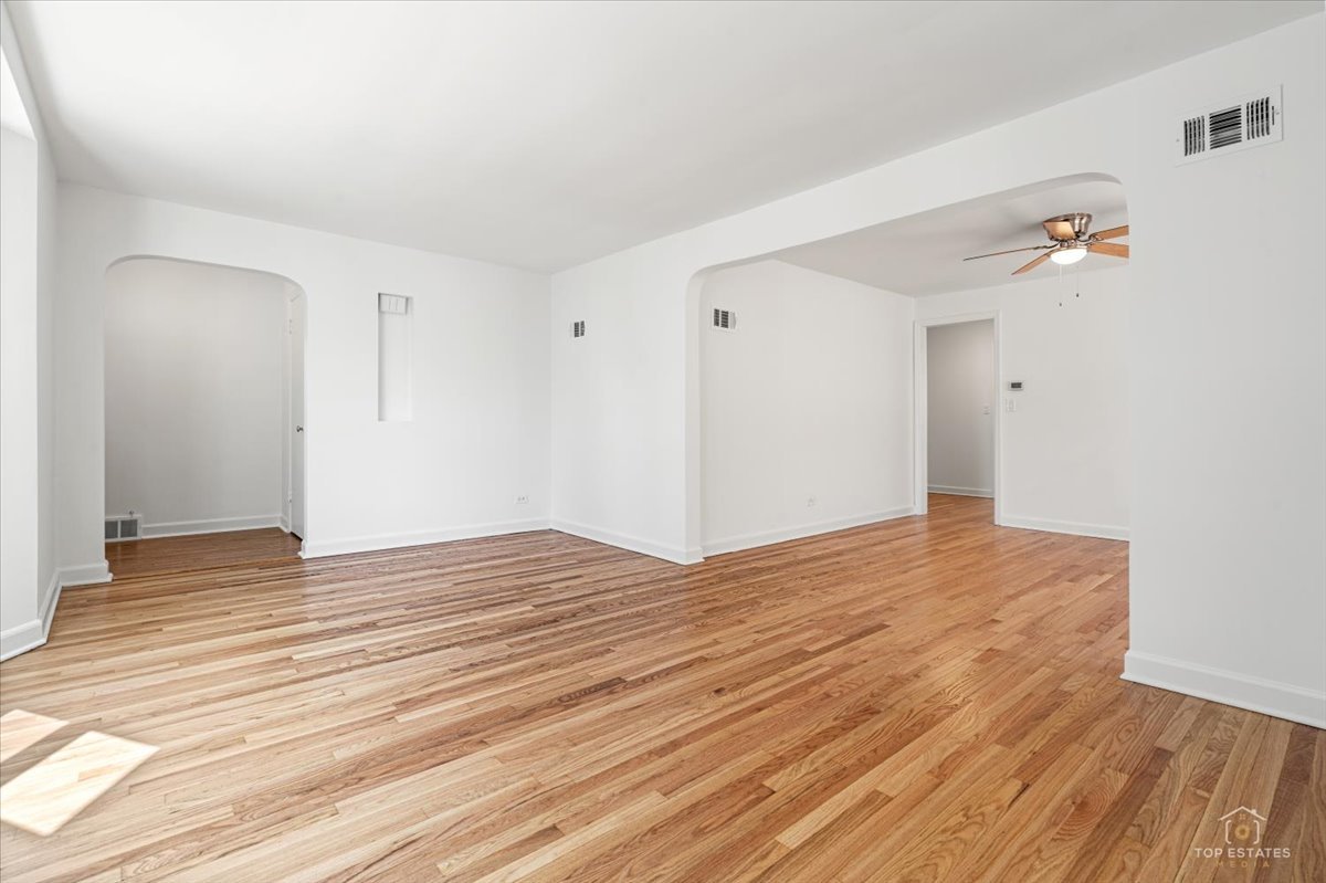 2114 N 74th Avenue Property Photo 6