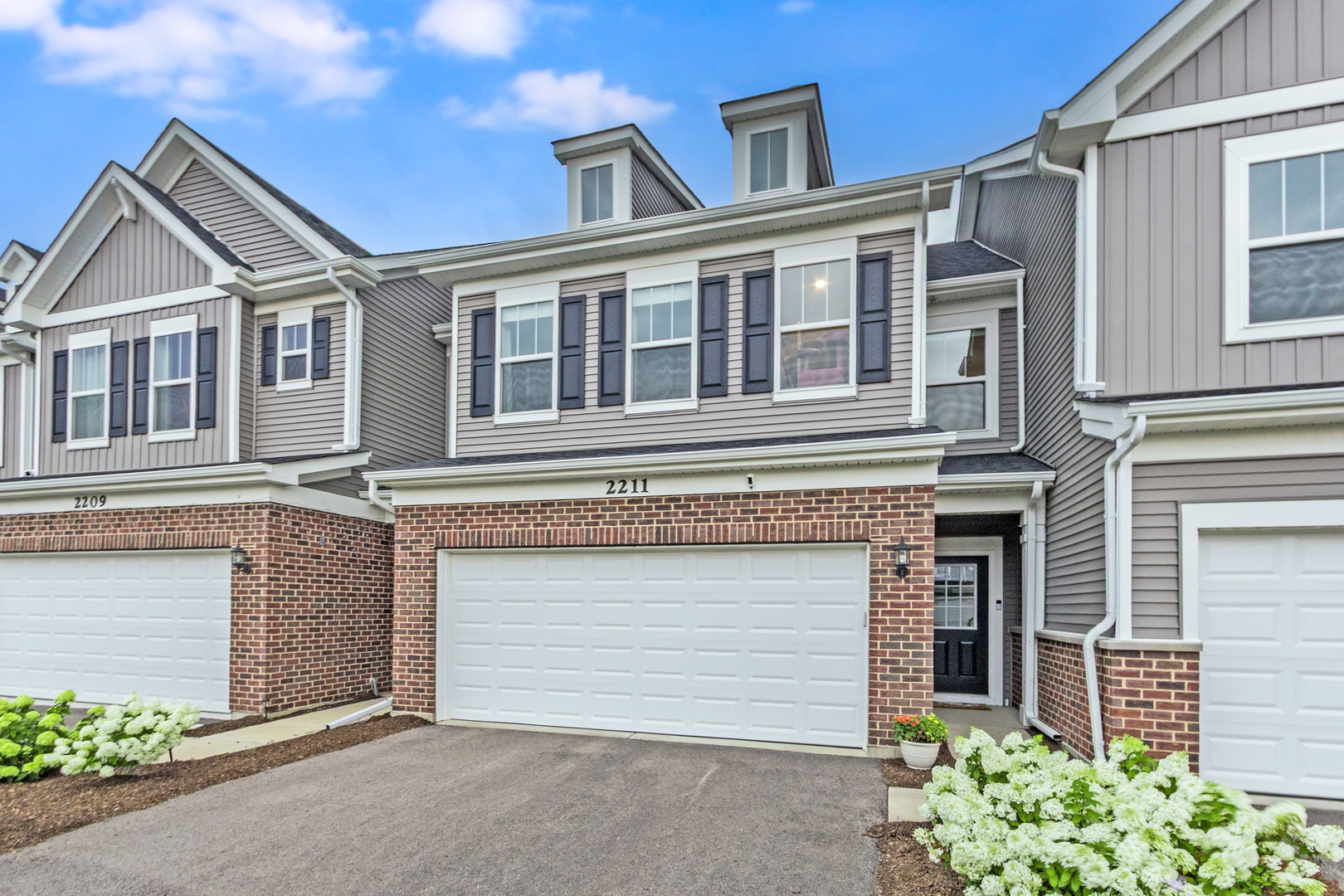 2211 Horseshoe Circle Property Photo 1