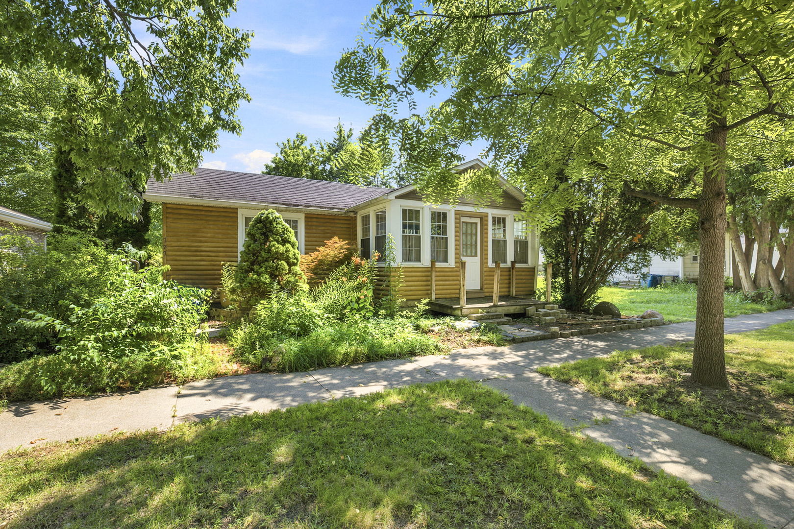 727 E Jackson Street Property Photo 1