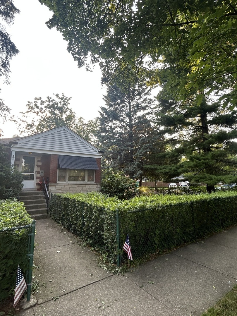 7030 N Ionia Avenue Property Photo 4