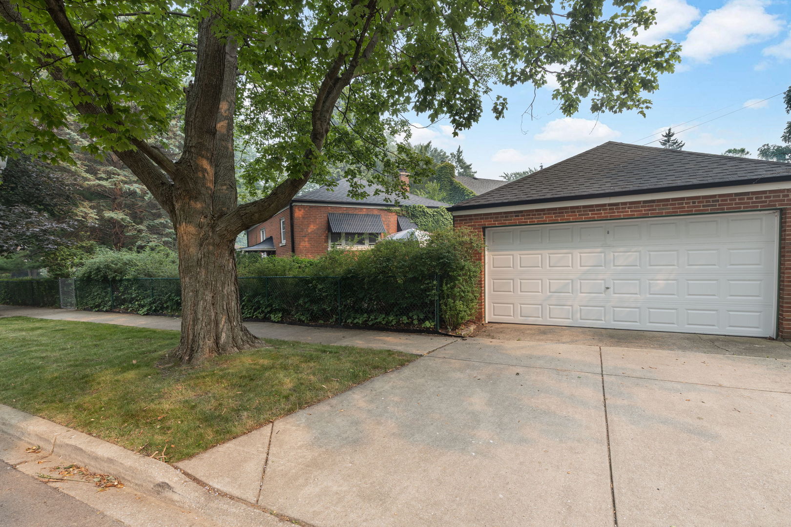 7030 N Ionia Avenue Property Photo 26