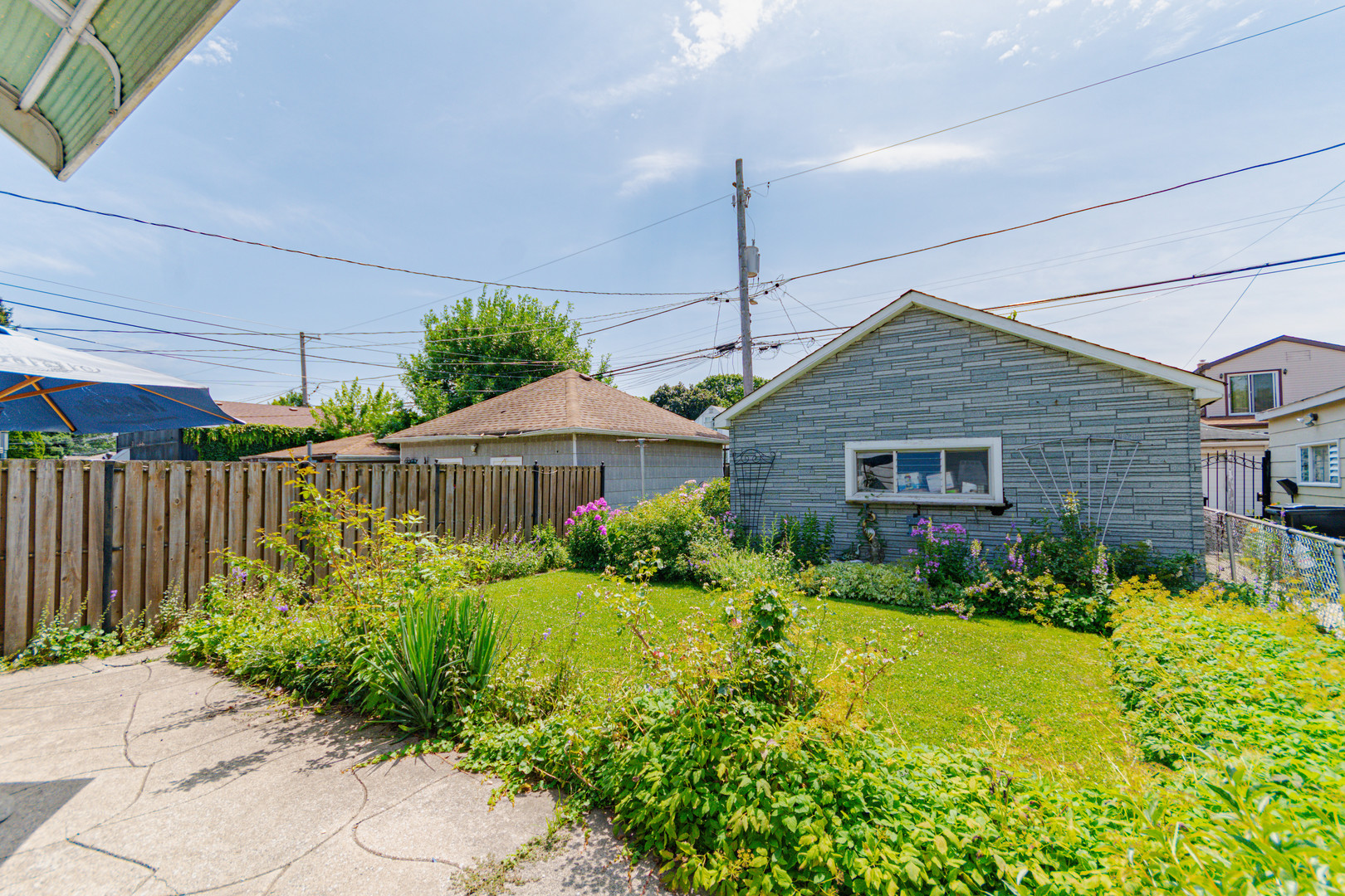 6251 W Grace Street Property Photo 4