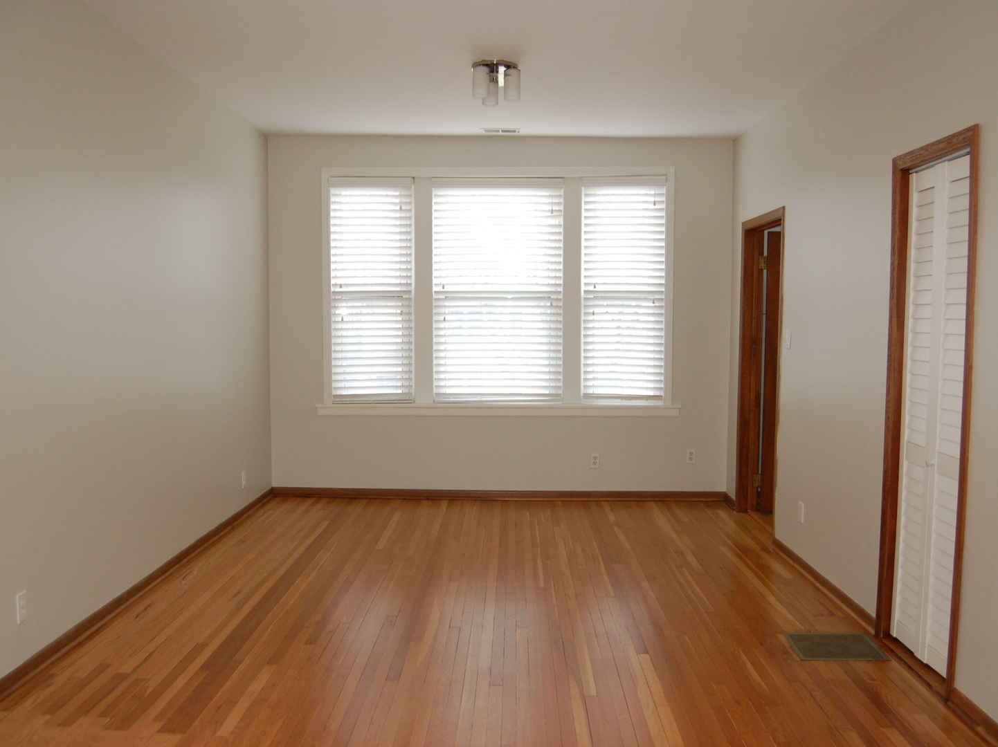 1668 W Edgewater Avenue 2s Property Photo 2