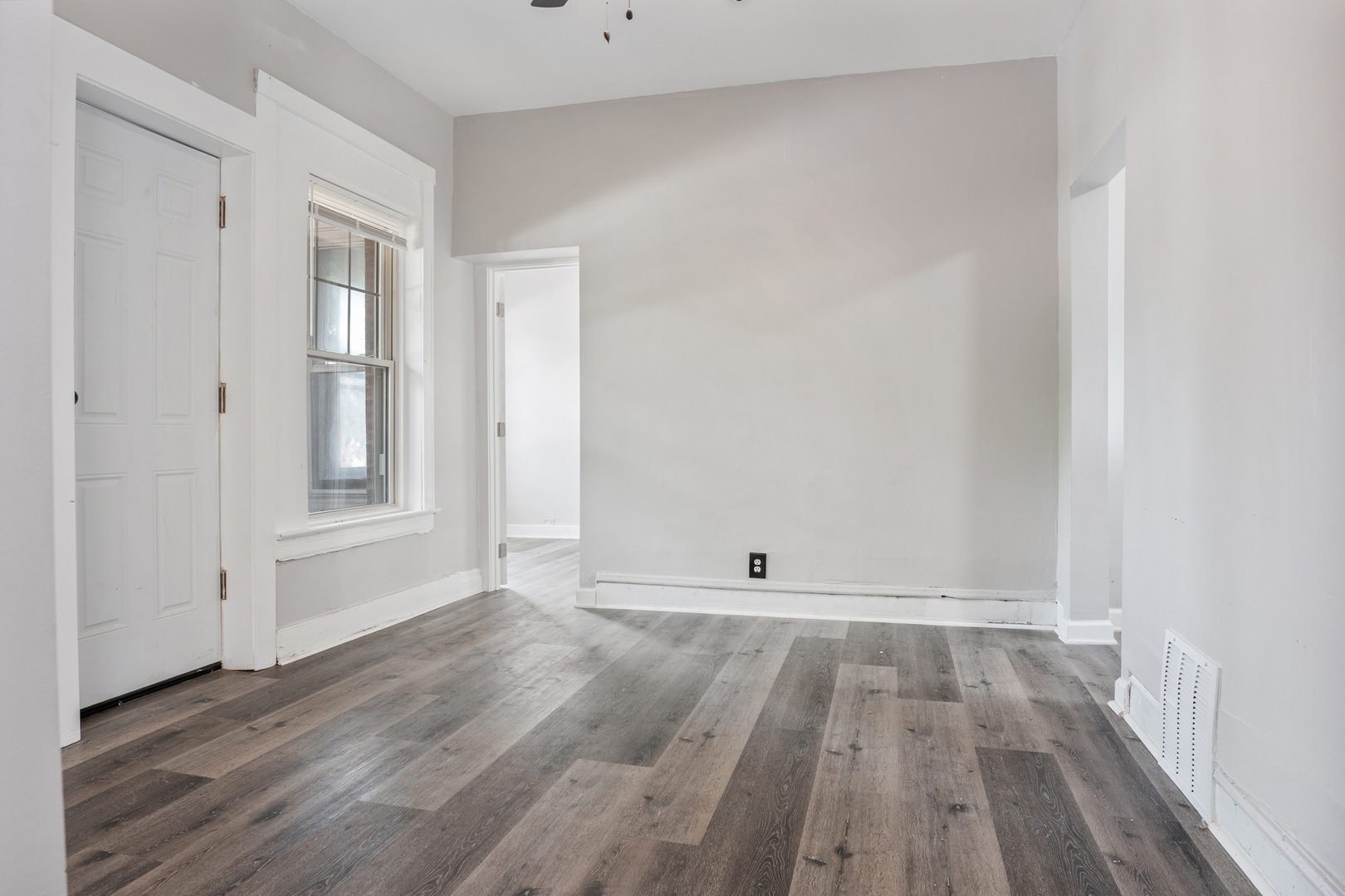1536 W 70th Street Property Photo 3