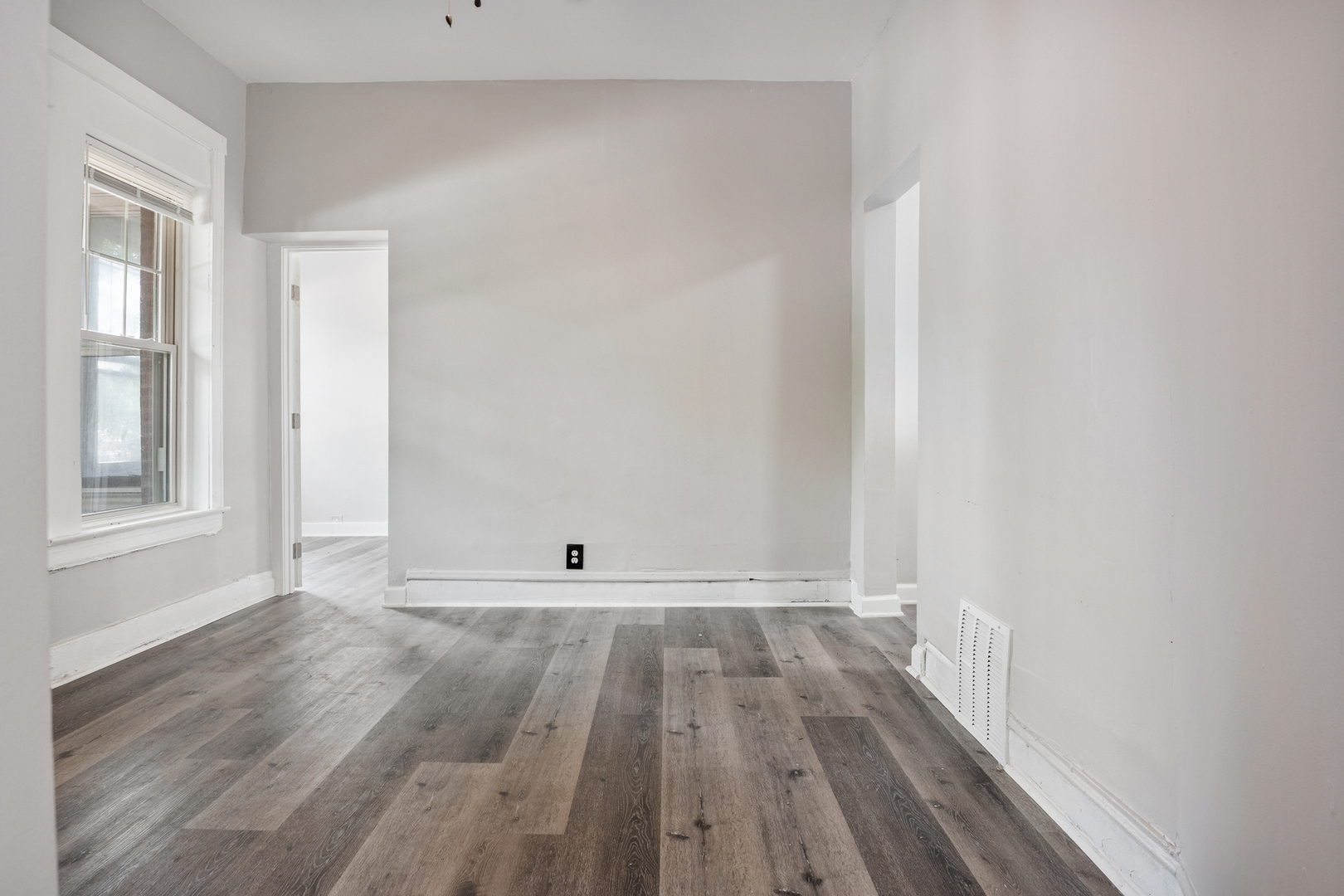 1536 W 70th Street Property Photo 4