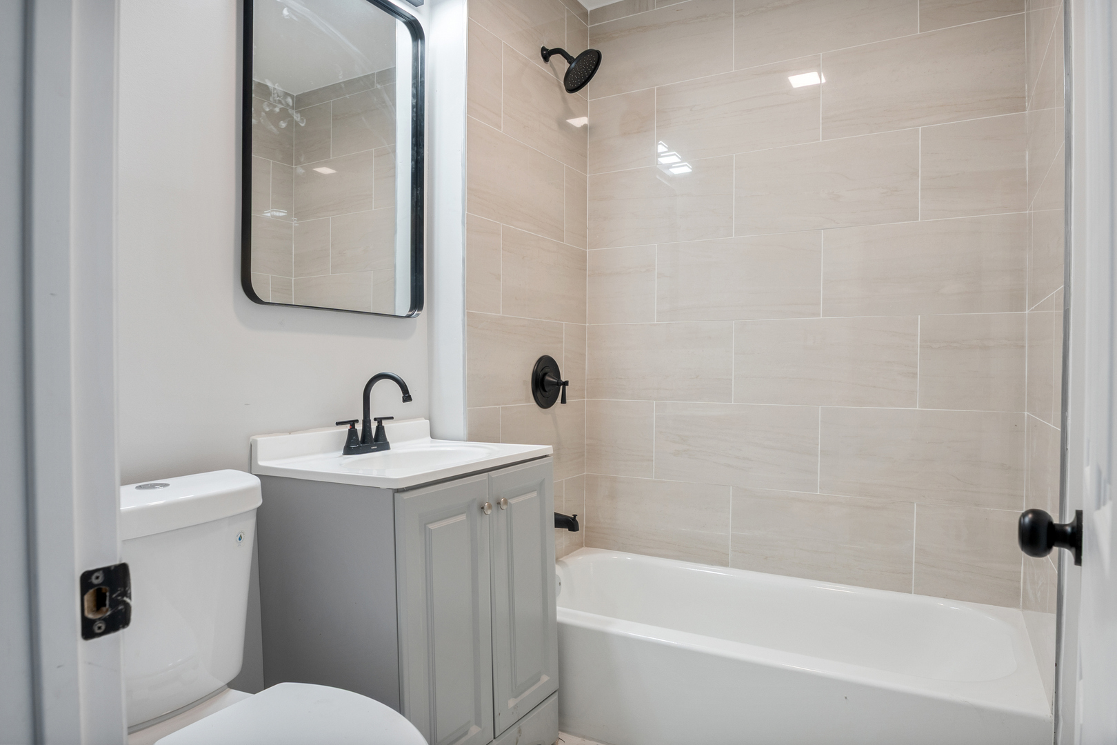1536 W 70th Street Property Photo 8