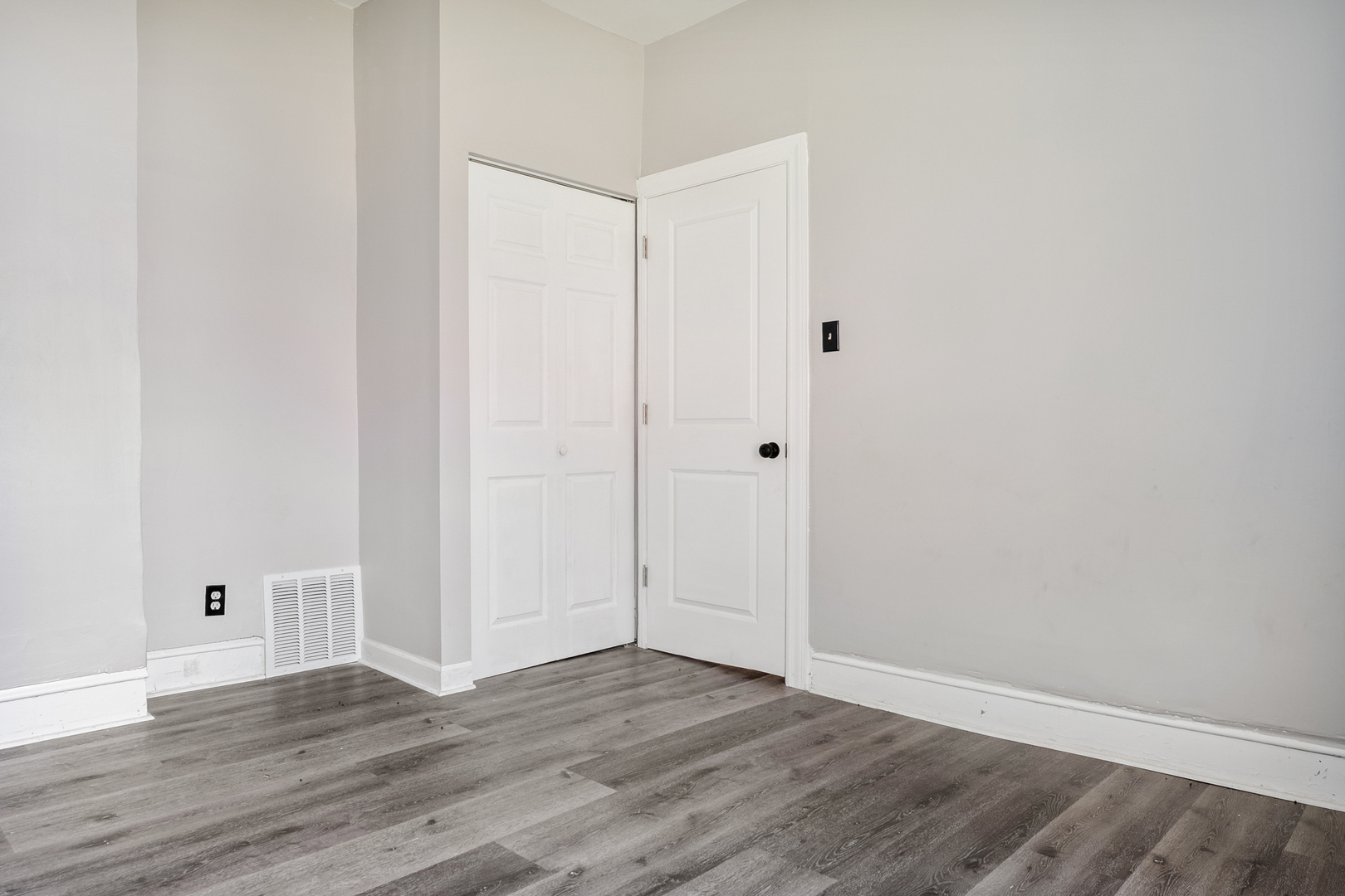 1536 W 70th Street Property Photo 10