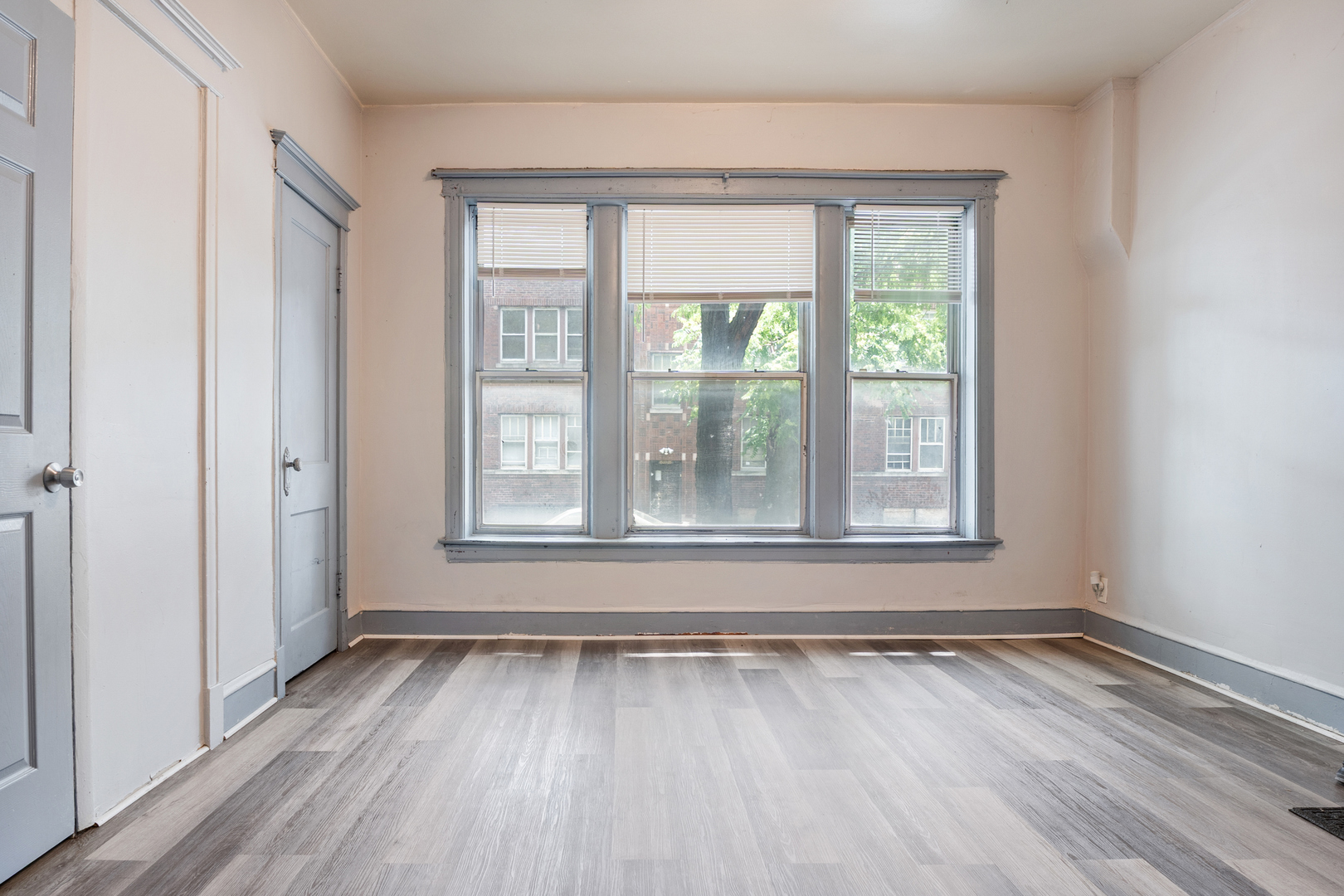 1536 W 70th Street Property Photo 14