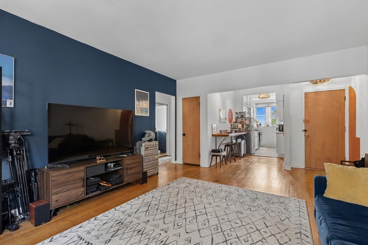 1210 W Jarvis Avenue 2n Property Photo 3