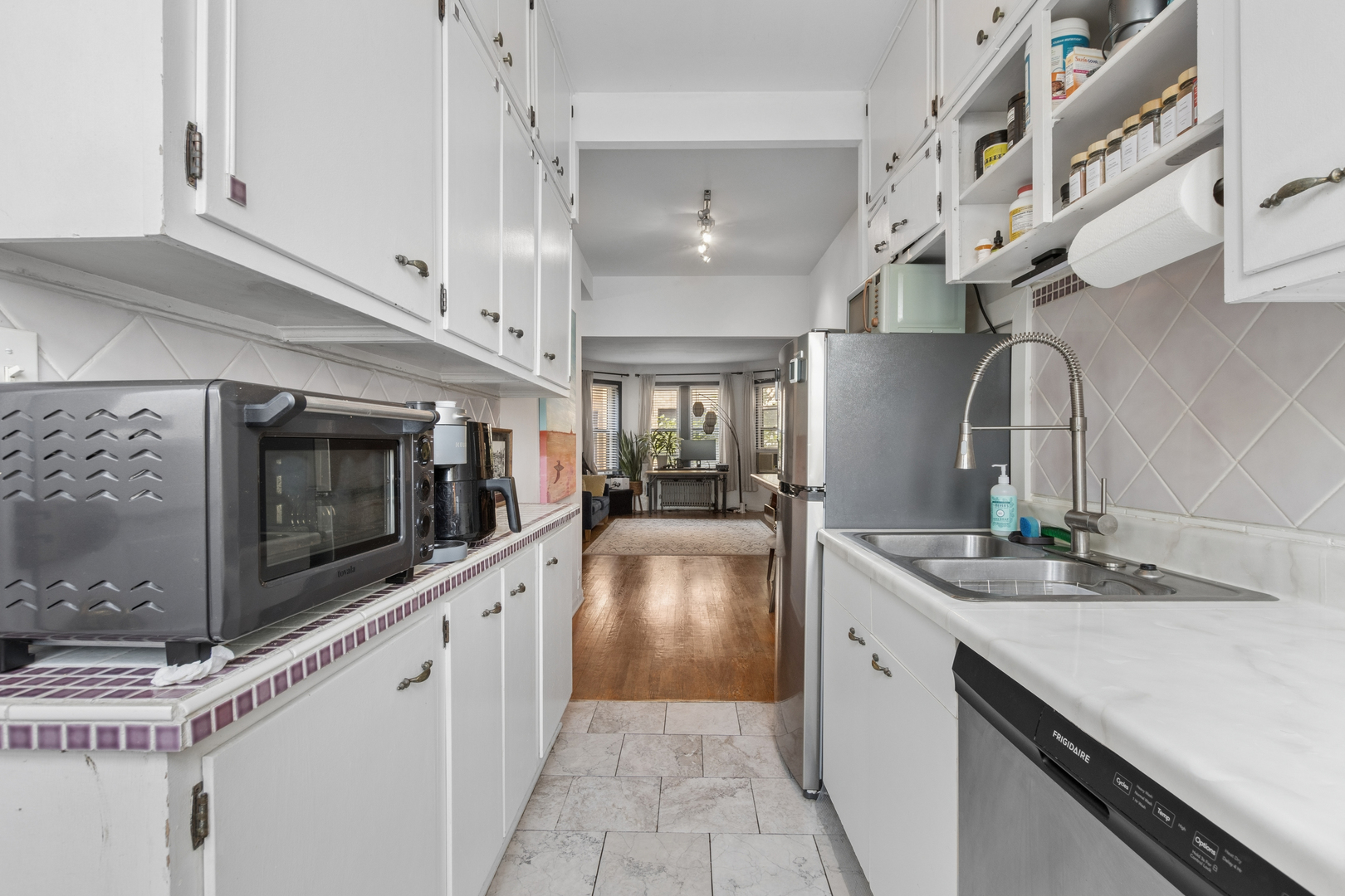 1210 W Jarvis Avenue 2n Property Photo 10