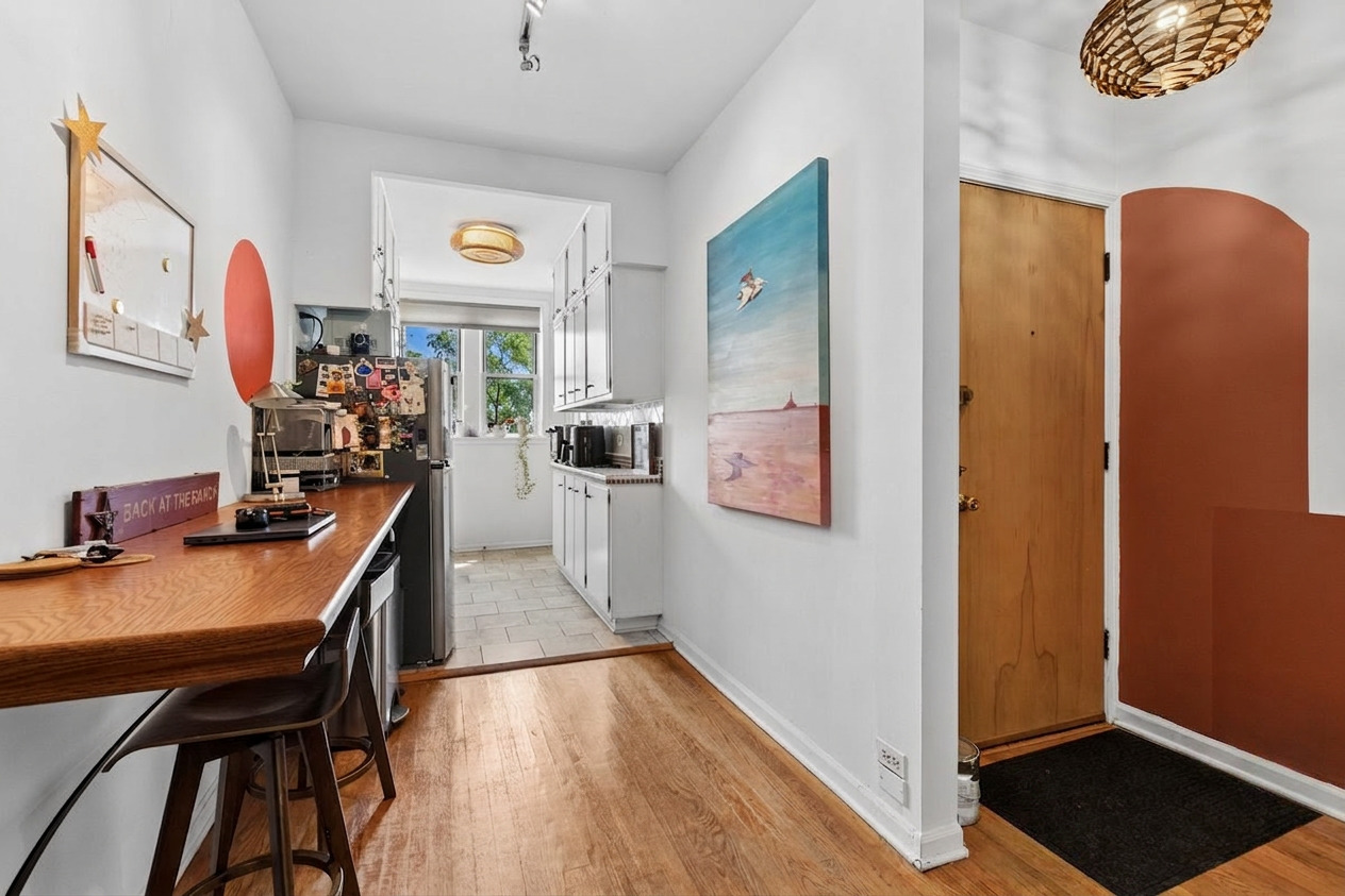 1210 W Jarvis Avenue 2n Property Photo 11