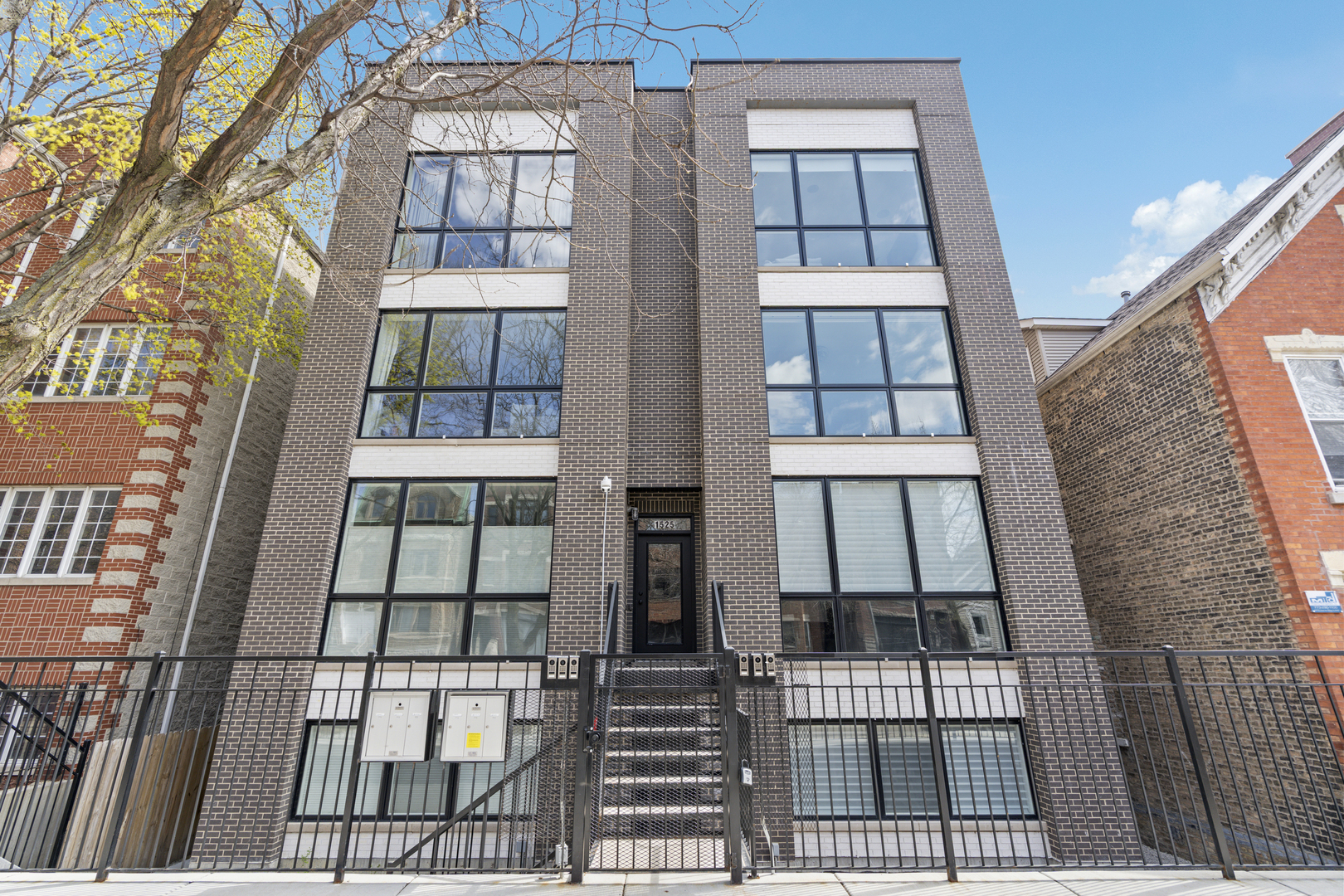 1525 N Bosworth Avenue 3s Property Photo 1