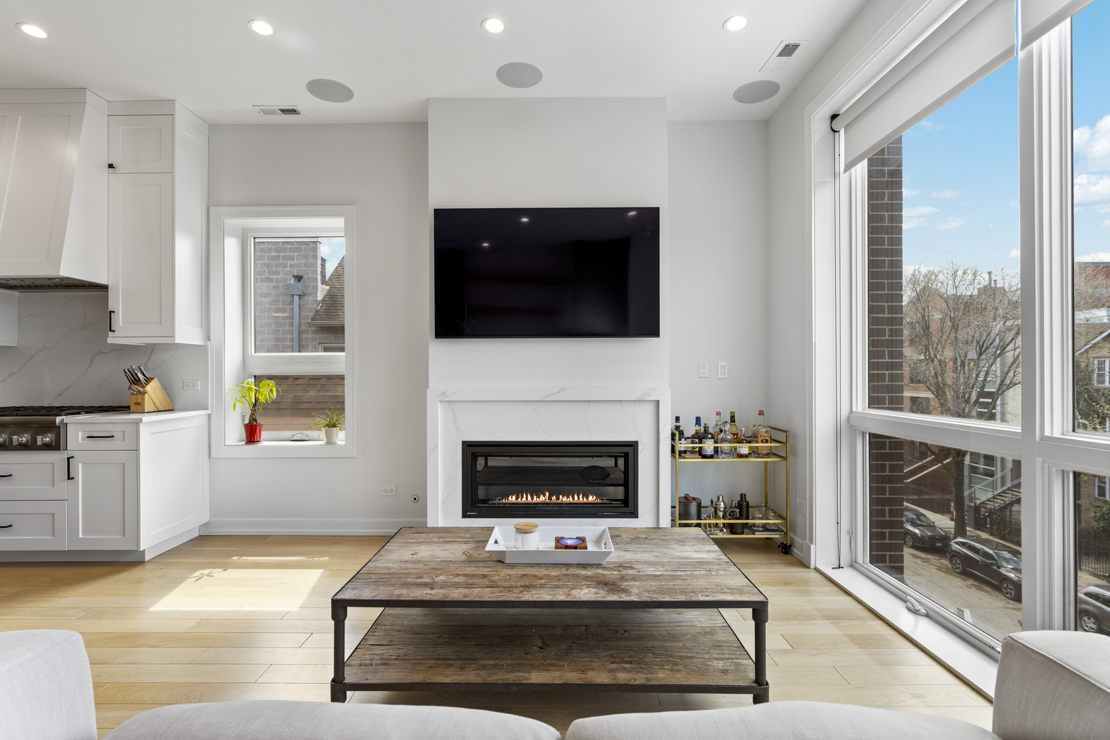 1525 N Bosworth Avenue 3s Property Photo 8