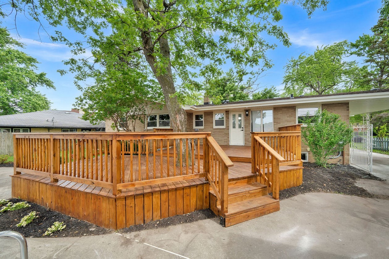3245 S Manor Drive Property Photo 4