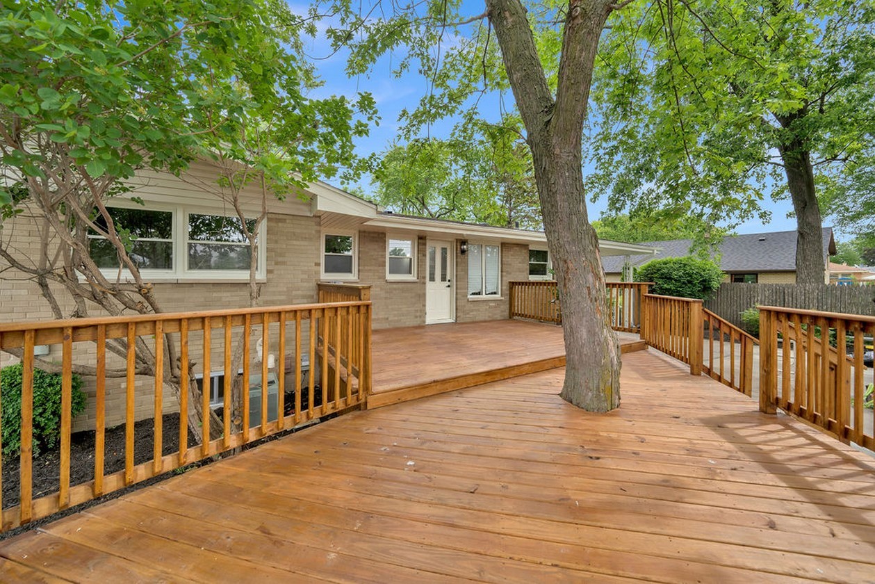 3245 S Manor Drive Property Photo 5
