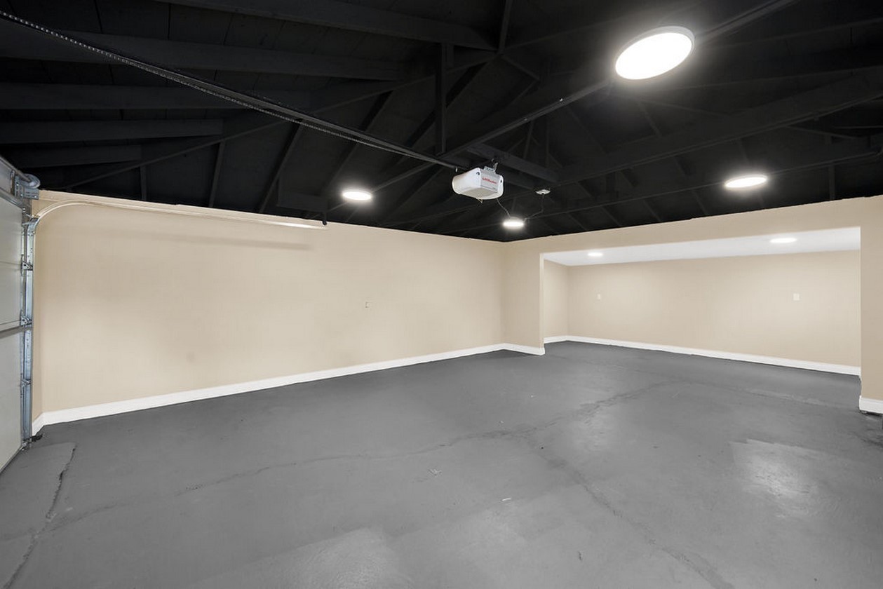 3245 S Manor Drive Property Photo 8