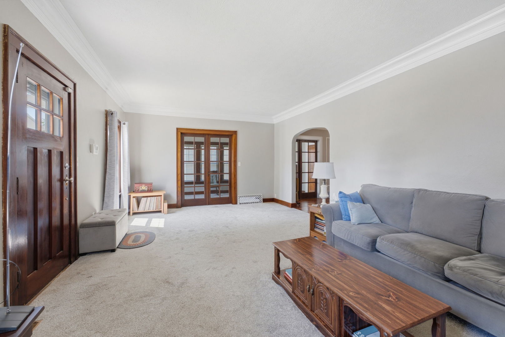 2520 Leclaire Street Property Photo 2