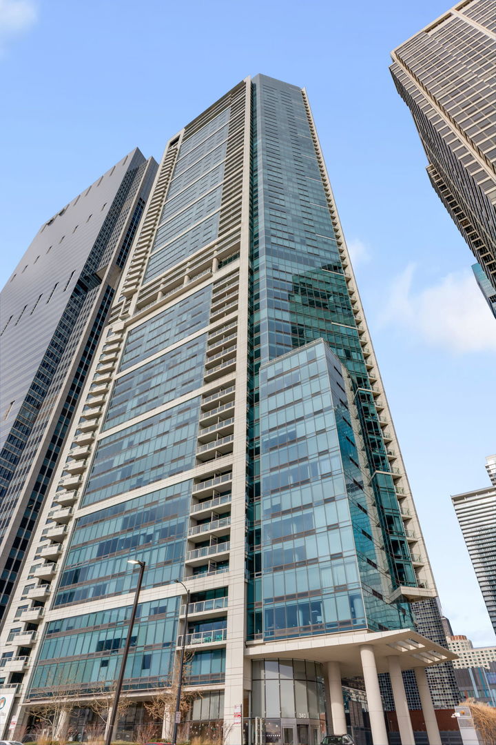 340 E RANDOLPH Street 2905