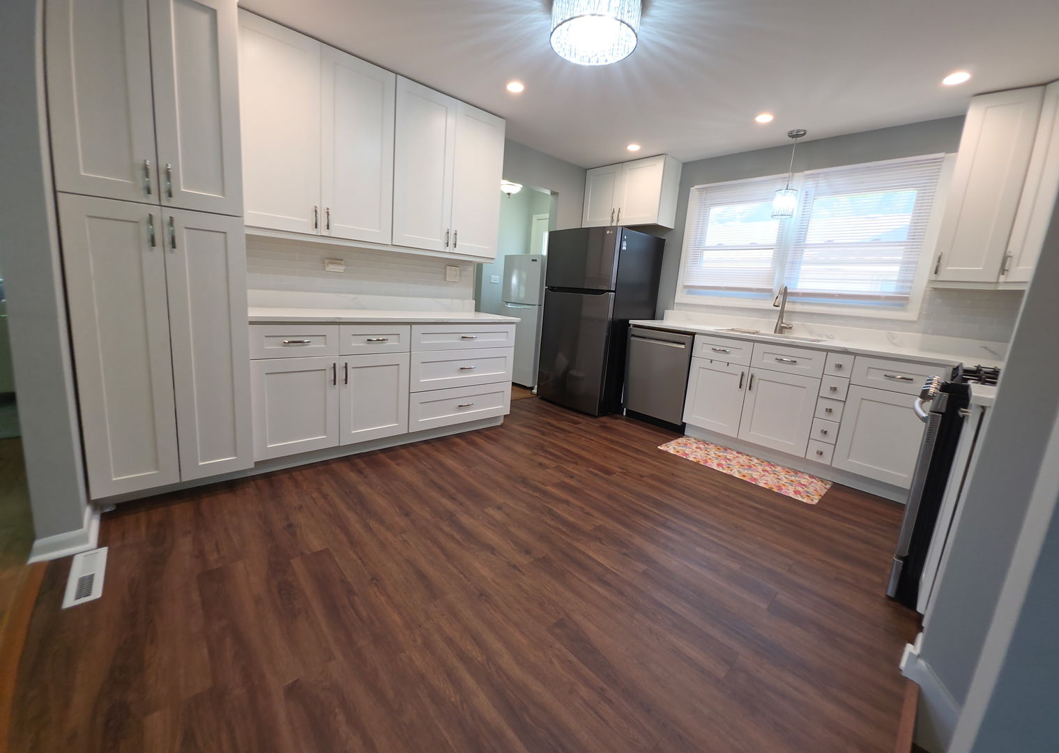 909 S Dryden Place Property Photo 6