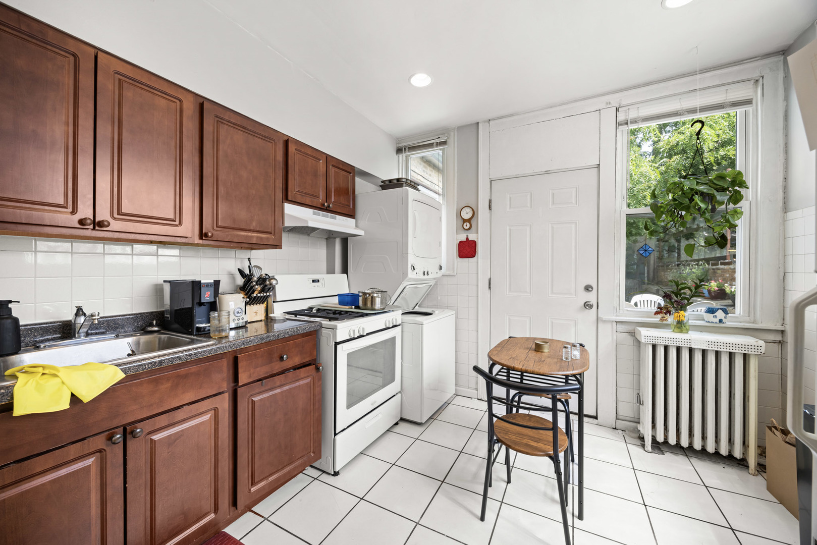 1529 Greenleaf Street Property Photo 10