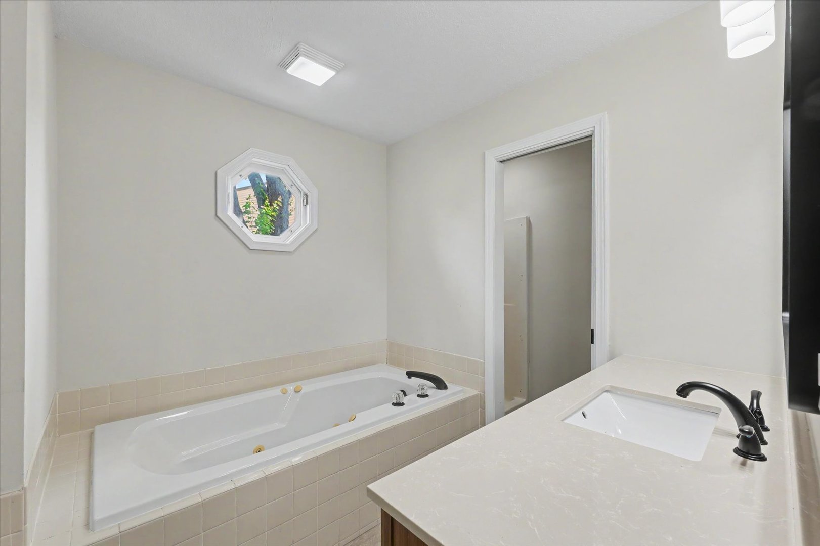 808 E Marshall Street Property Photo 17