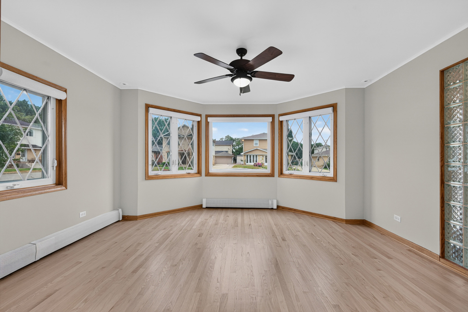 6013 N Emerson Street Property Photo 5