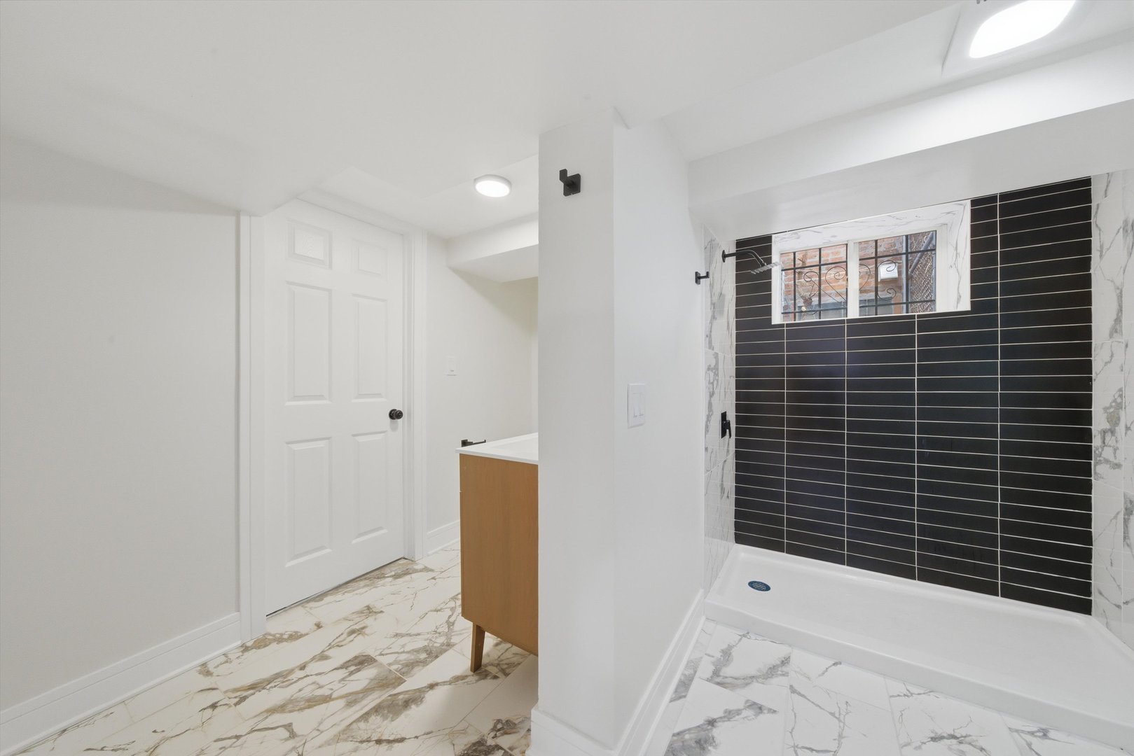 8801 S Clyde Avenue Property Photo 18