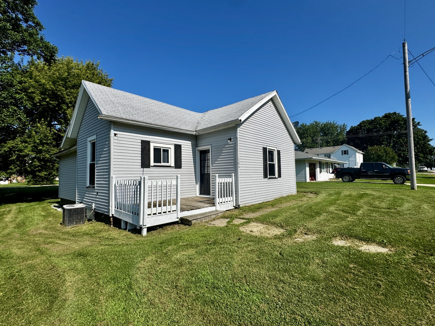 104 N Memorial Street Property Photo 2