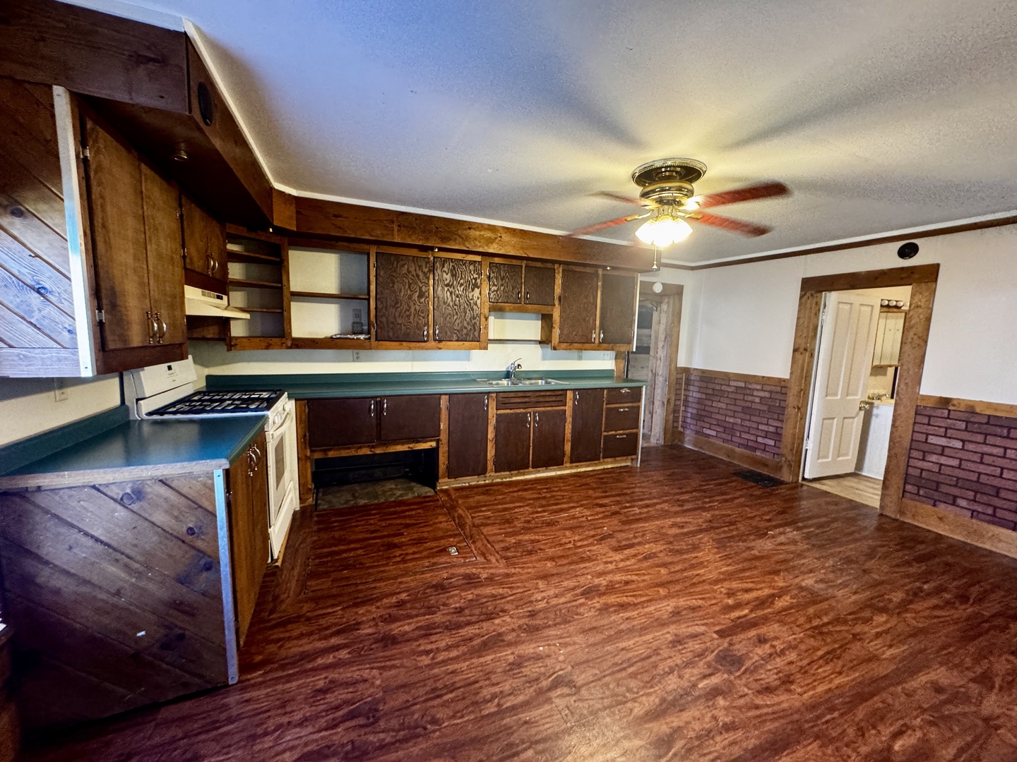 104 N Memorial Street Property Photo 7