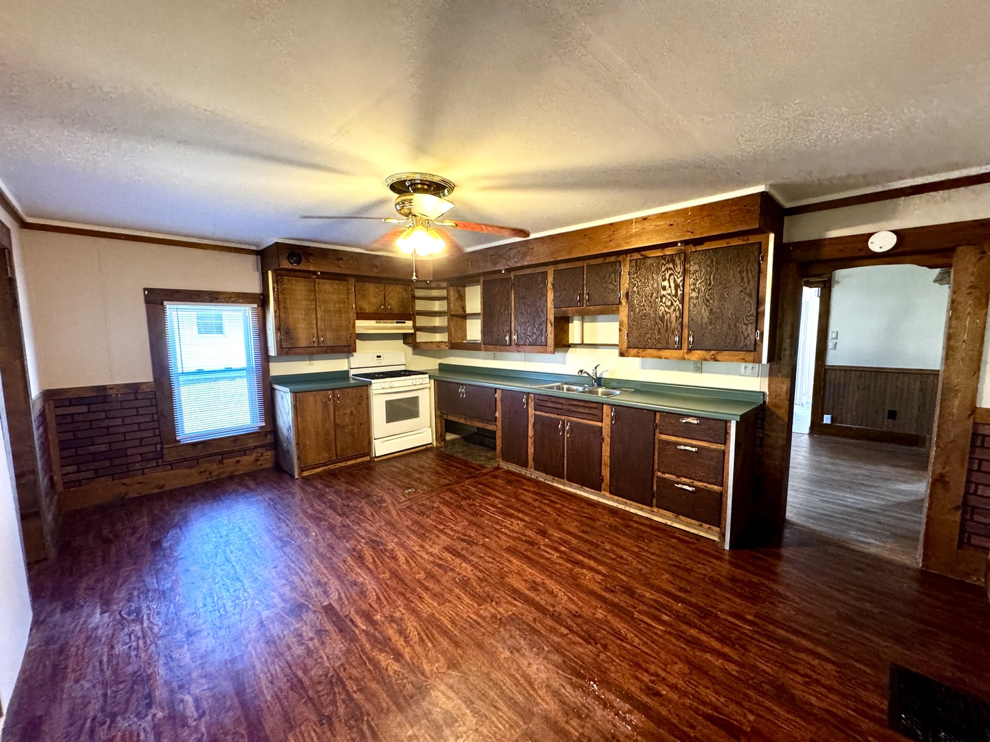 104 N Memorial Street Property Photo 8