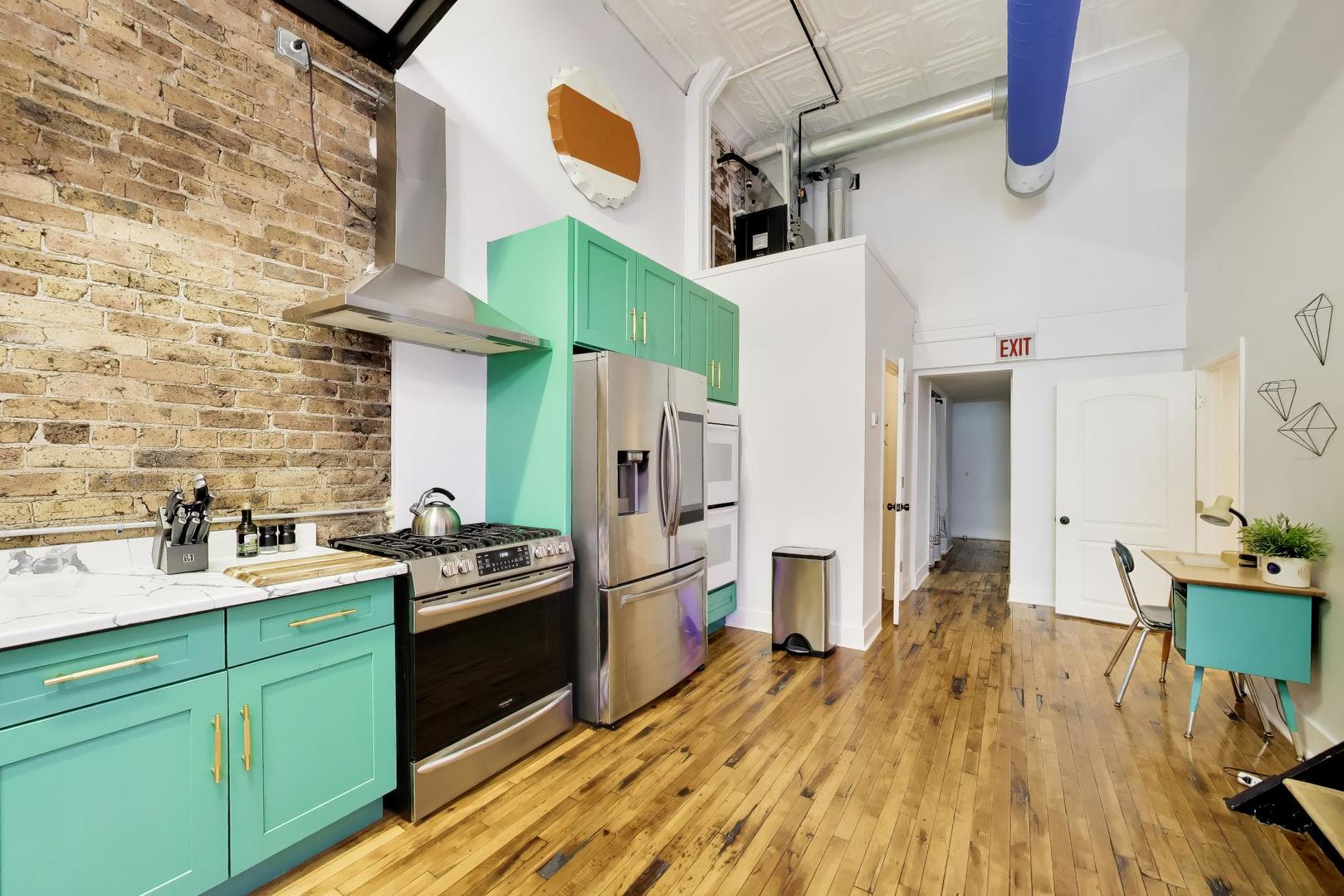 815 N Milwaukee Avenue Property Photo 20