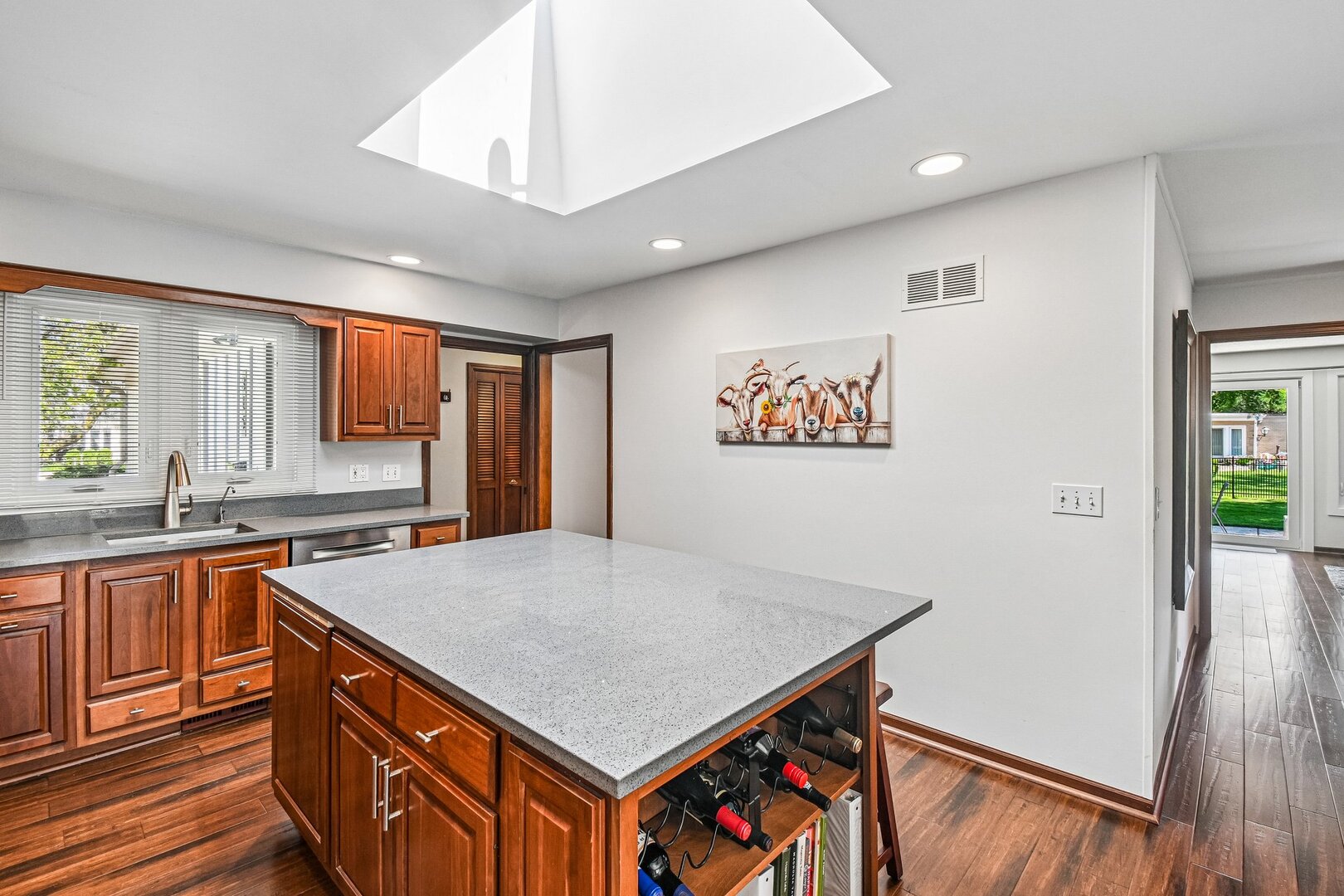 815 S Salem Avenue Property Photo 3