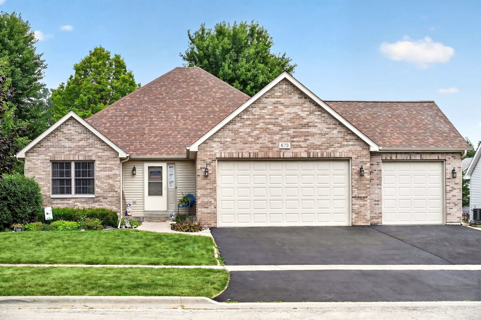 673 Bayfield Drive Property Photo 1