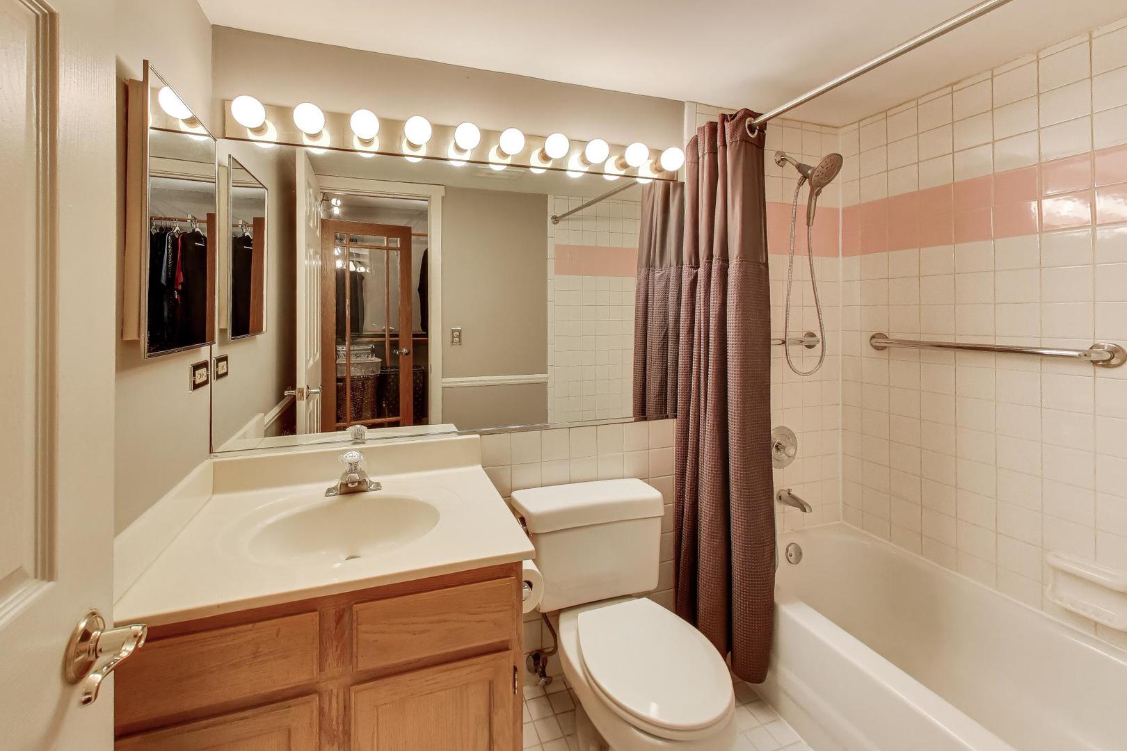 1 Renaissance Place 1118 Property Photo 11