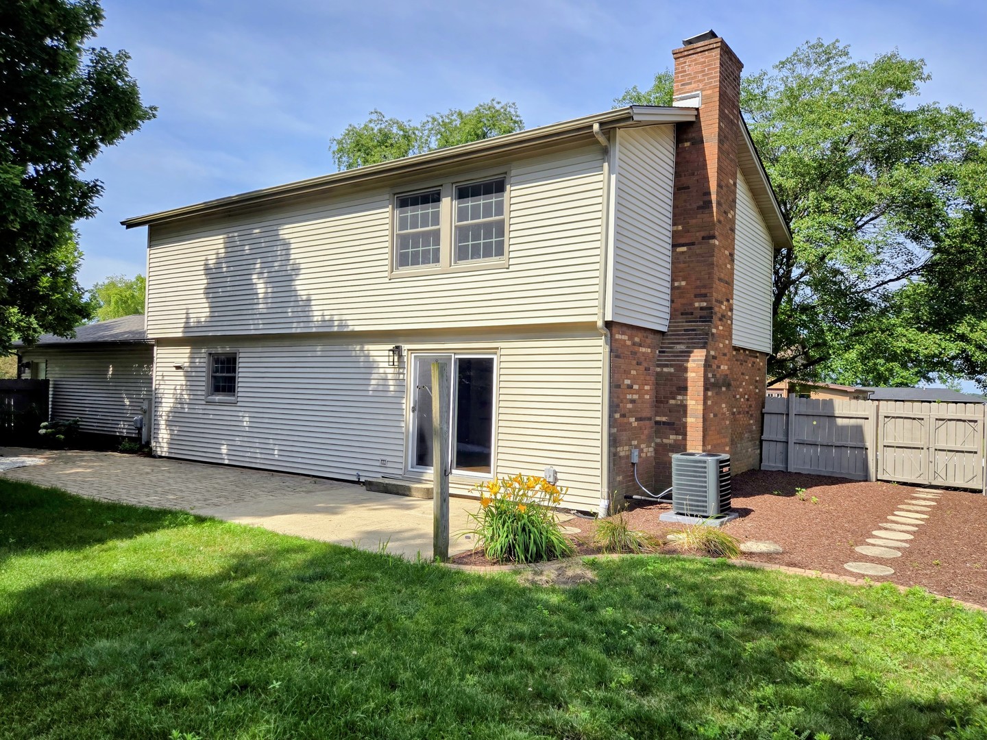 610 Dorset Circle Property Photo 4