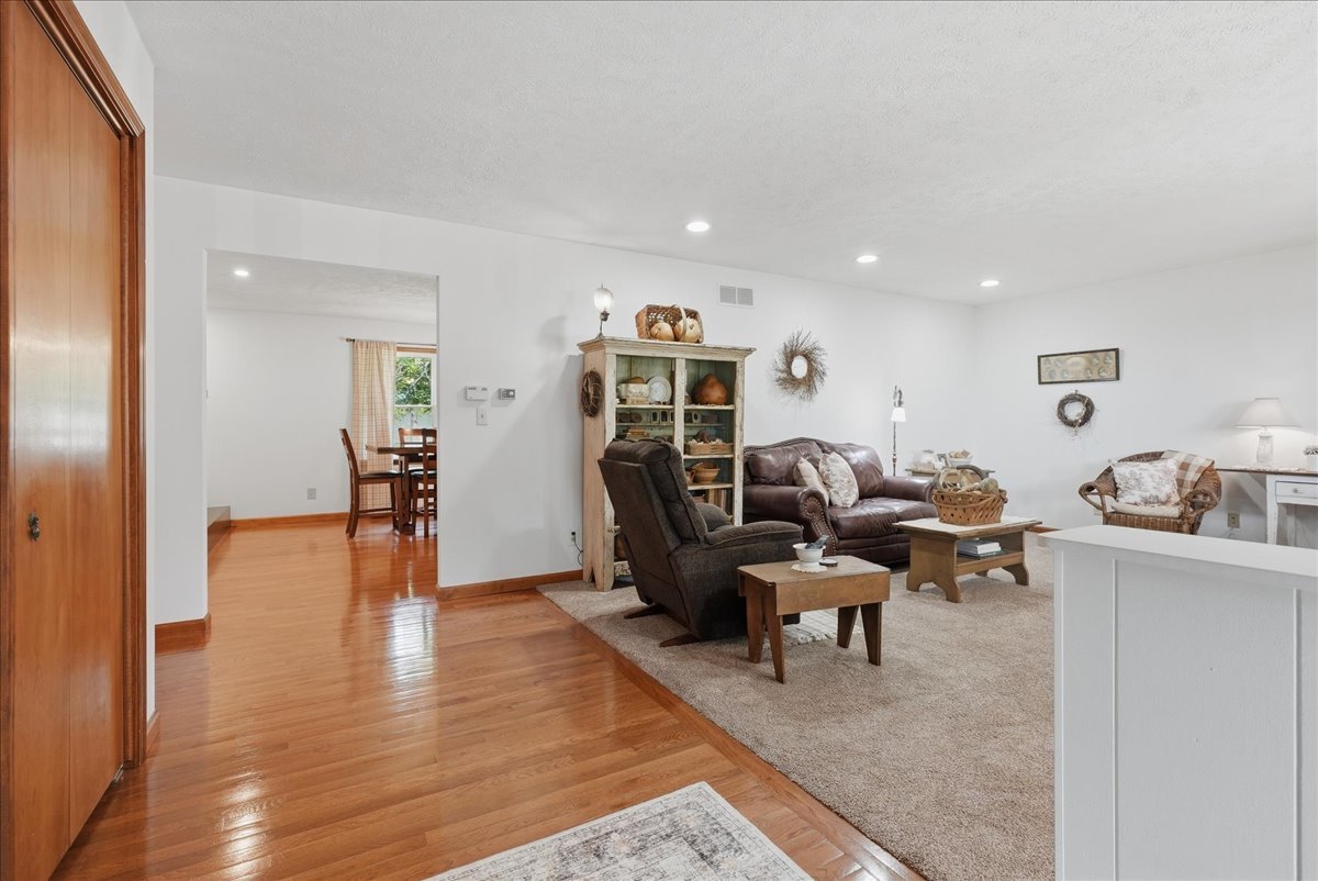 511 N Grove Street Property Photo 3